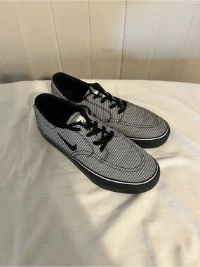 NEW Nike SB Clutch Premium Houndstooth Sneakers/Woman 6/Youth 4.5